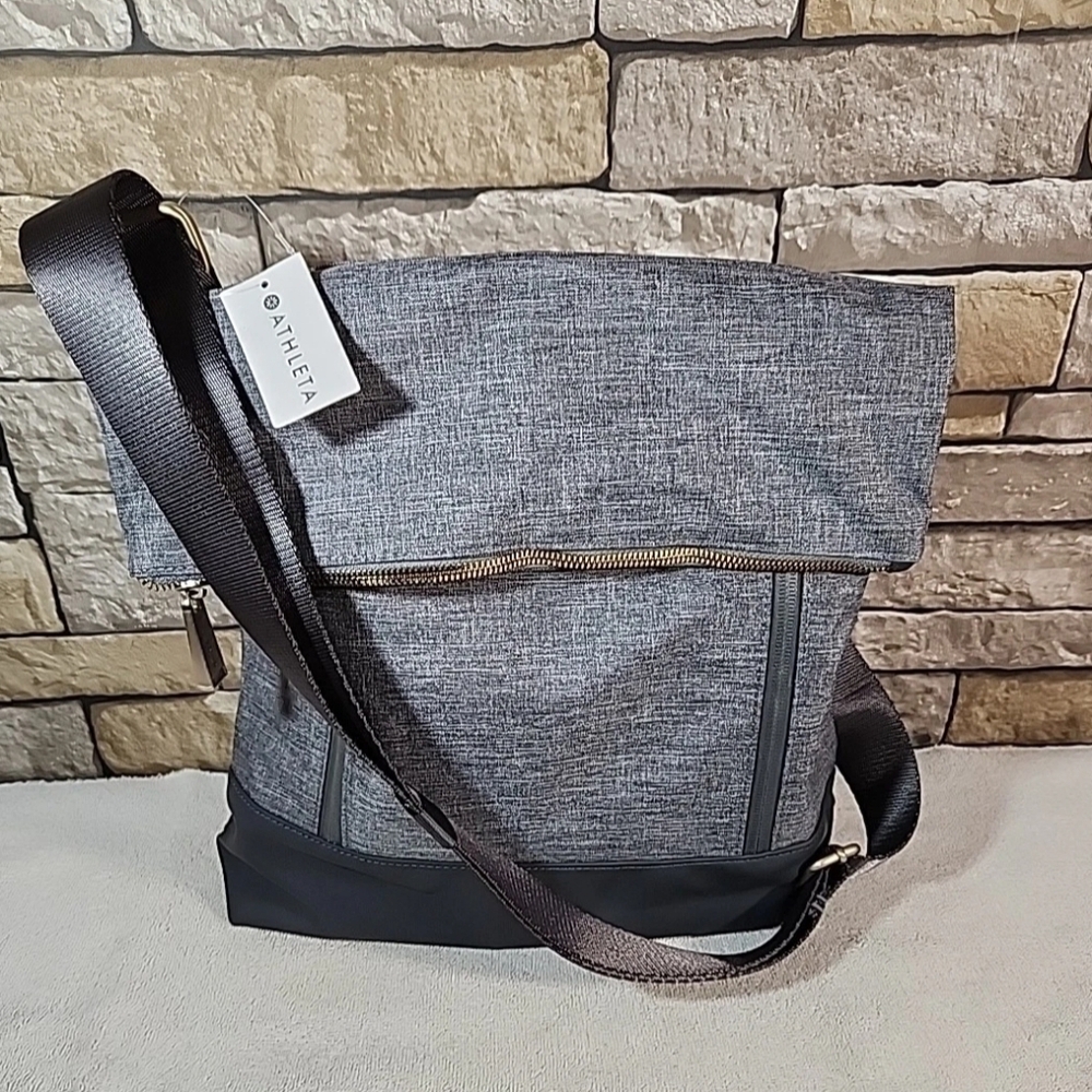 NWT Athleta Crossbody Gym Yoga Bag Urban Zip Magnetic Adj Strap Grey